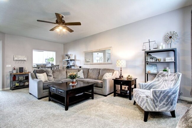 Building Photo - 563 Lost Valley Point