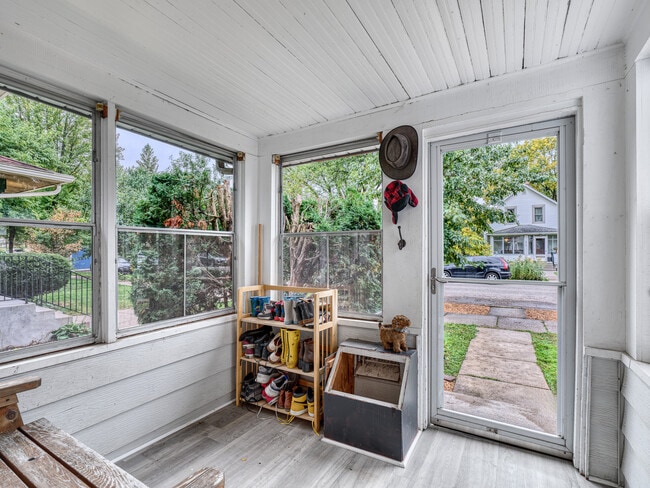 Building Photo - 4319 Harriet Ave