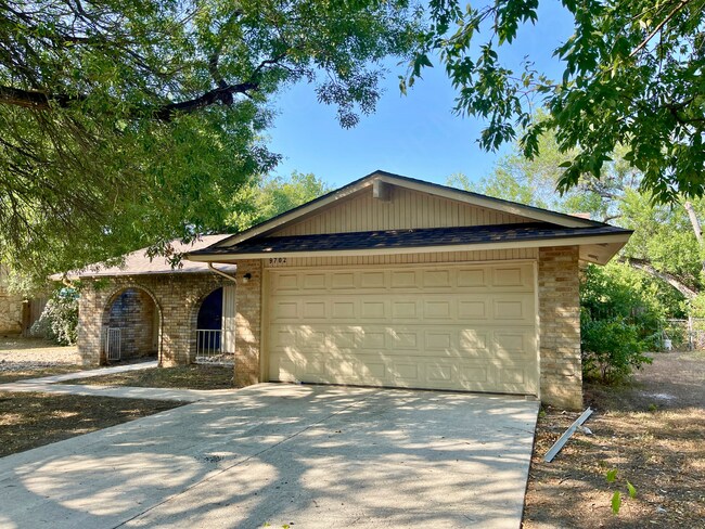 Building Photo - 9702 Bay Vw Dr