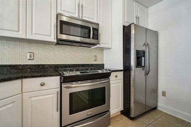 Building Photo - 915 Madison St