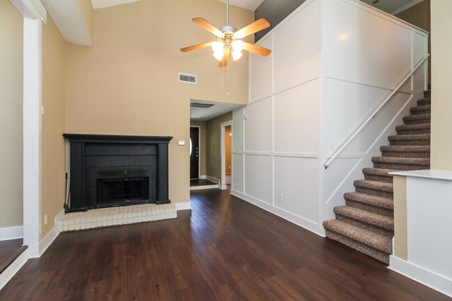 Building Photo - 1141 Paintbrush St
