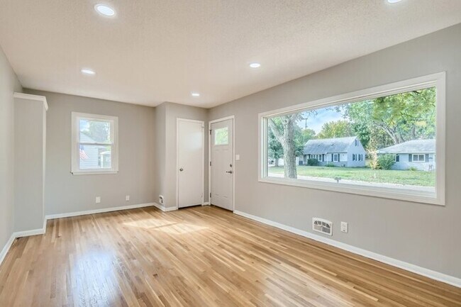 Building Photo - 2578 Wheeler Street N, Roseville, MN, 55113