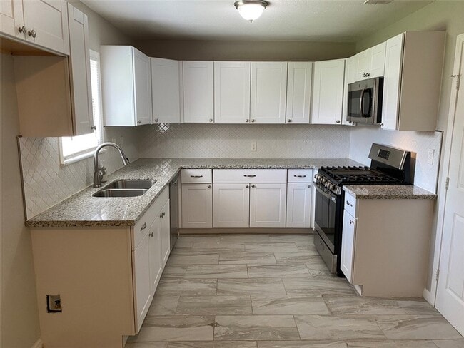 Foto del edificio - 5018 Kenilwood Dr