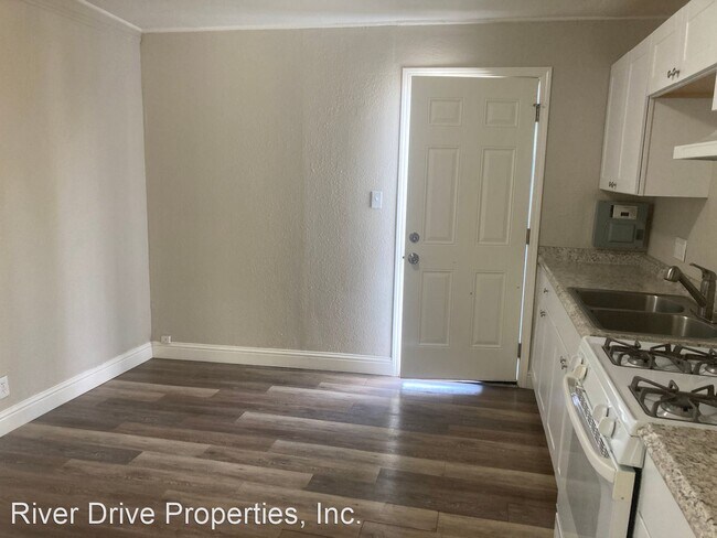 Foto del edificio - 3 br, 1 bath House - 1575 E Santa Fe Ave