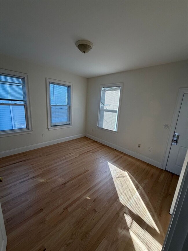 Building Photo - 12-12 Humboldt Pl