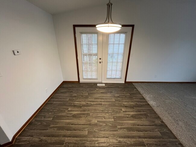 Building Photo - 464 W 31st St