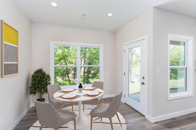 Building Photo - Your Luxury Cottage Awaits!
