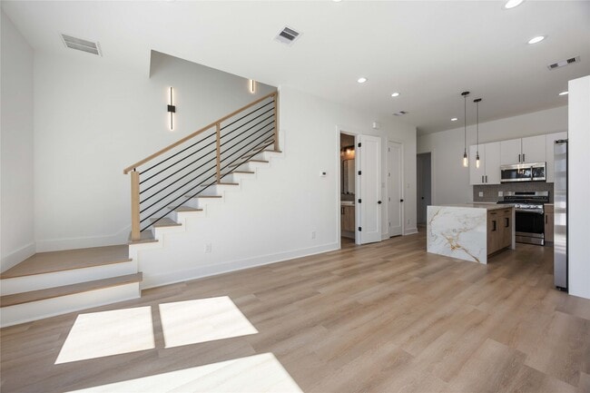 Building Photo - 7961 Henson St