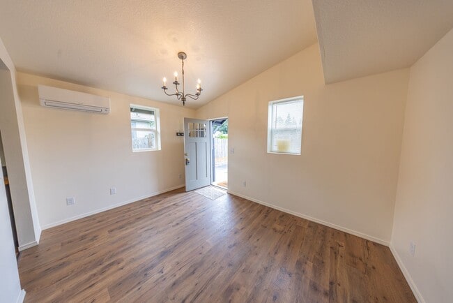 Building Photo - Newly Updated One-Level Home in Vancouver