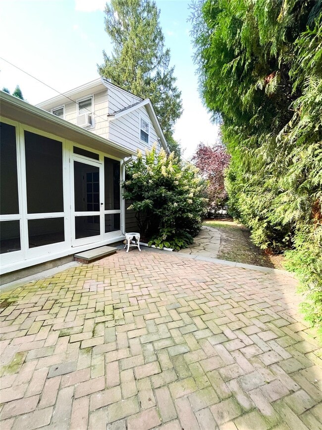 Building Photo - 114 Harbor Hill Rd