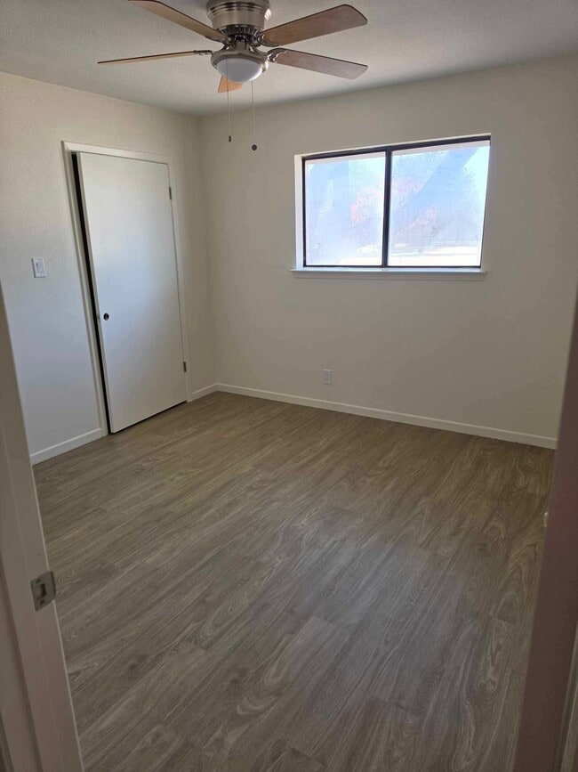 Building Photo - 798 Scarlet Dr