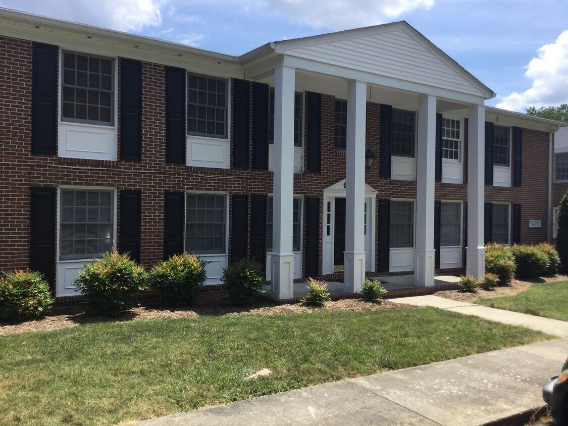 Foto principal - Blackstone-2 Bedroom Apartment-1st level