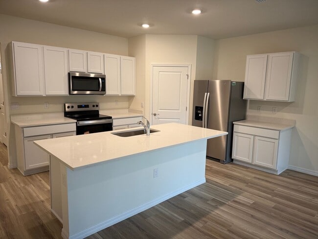 Foto del edificio - 4 Bedroom 2 Bath Close to Hospitals and Shopping