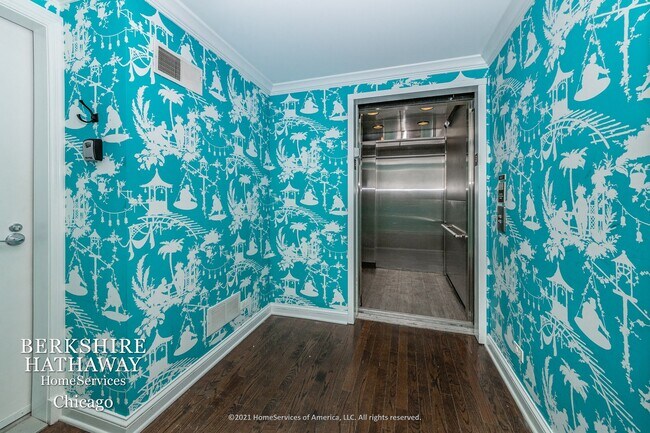 Building Photo - 444 W Roslyn Place