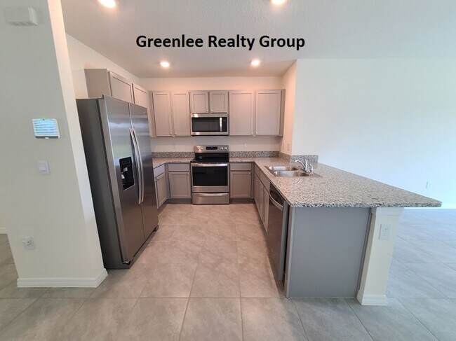 Building Photo - Only 2 Years Old! 3 Bed/2 Bath/2 Car Garag...