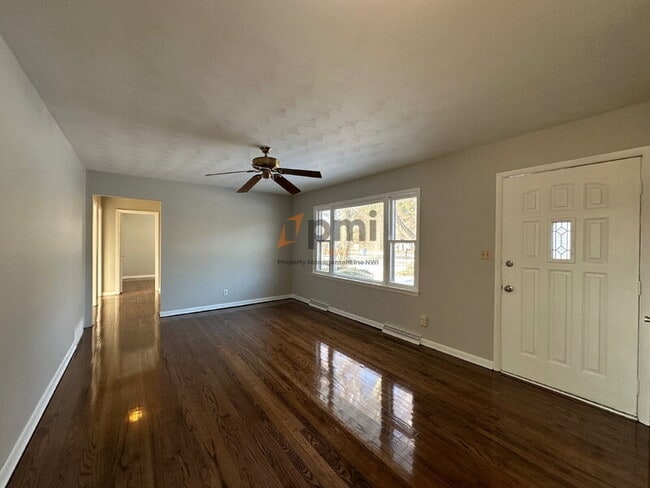 Building Photo - 1075 N 100 E