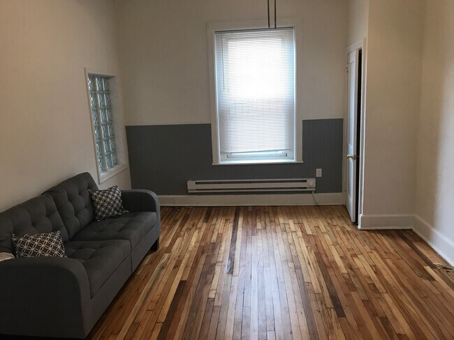 Foto del edificio - 3409 Powelton Ave