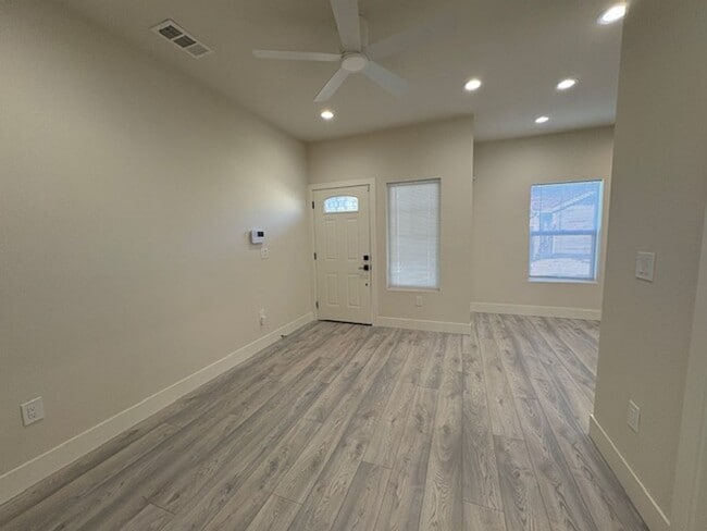 Foto del edificio - Two bedroom near Historical downtown Folsom