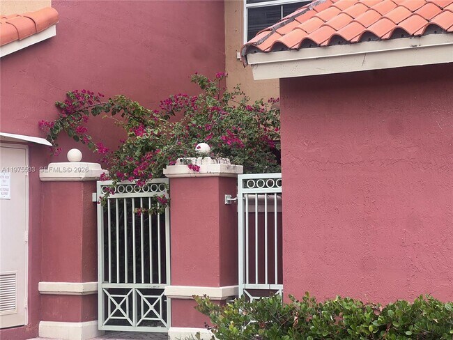 Foto del edificio - 6104 NW 114th Pl