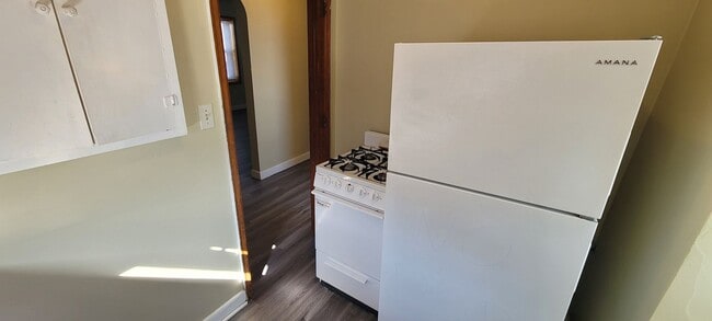 Building Photo - Upper Floor Apartment