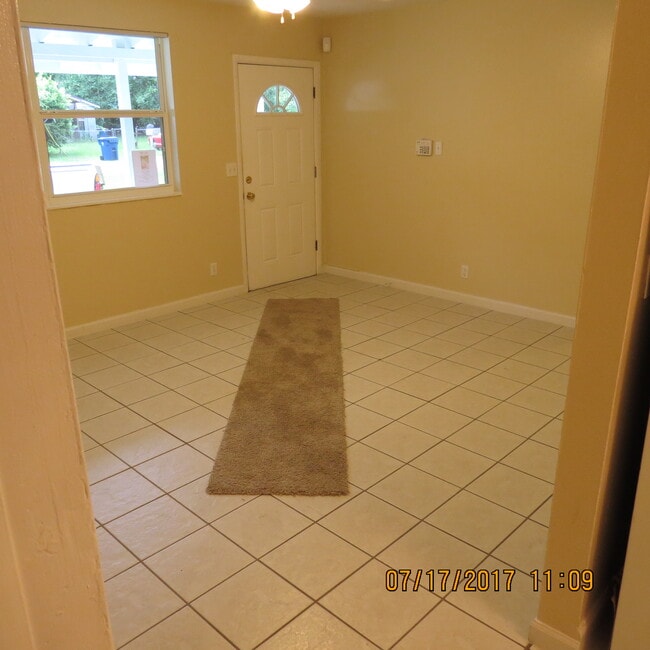 Livingroom - 2841 Carleon Rd