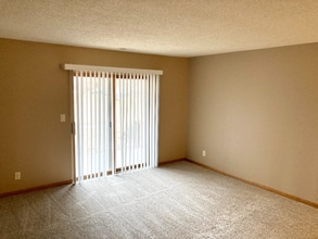 Building Photo - 5100 Emerald Dr