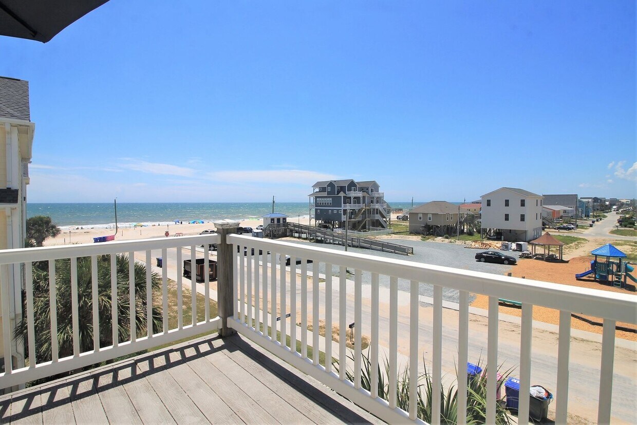 Primary Photo - 5BR, 4BA Townhome - Pet Friendly with Beac...