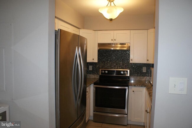 Building Photo - 3732 Amsterdam Terrace