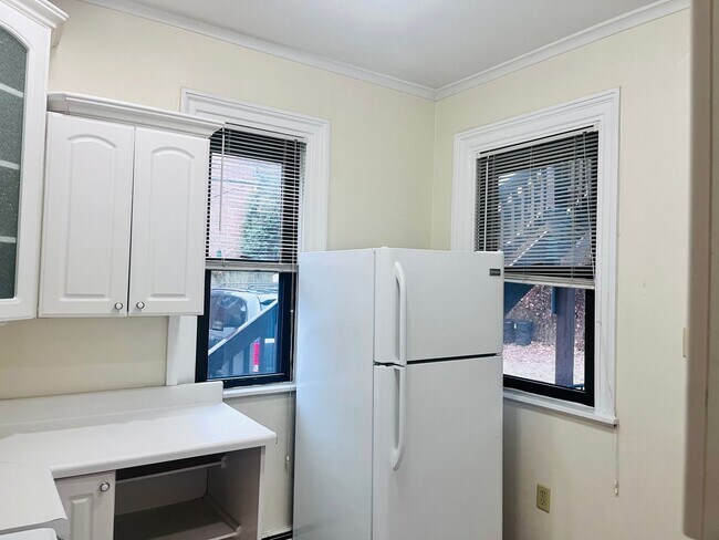 Foto del edificio - 845 Western Ave