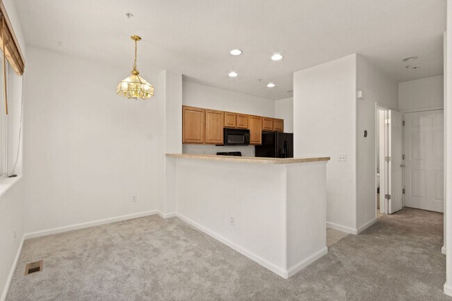 Building Photo - $300 SIGNING BONUS!!! Beautiful 3-bed Town...