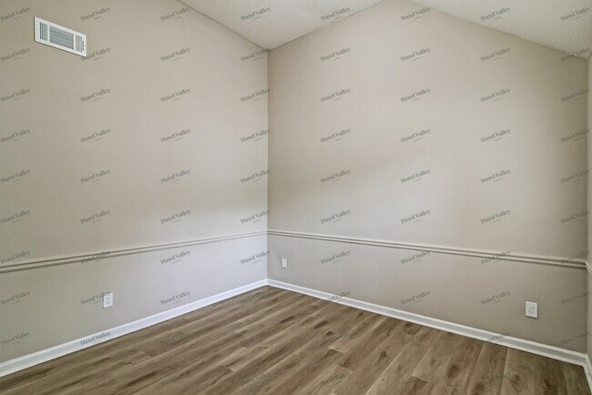 Foto del edificio - 4381 Ward Bluff Ct