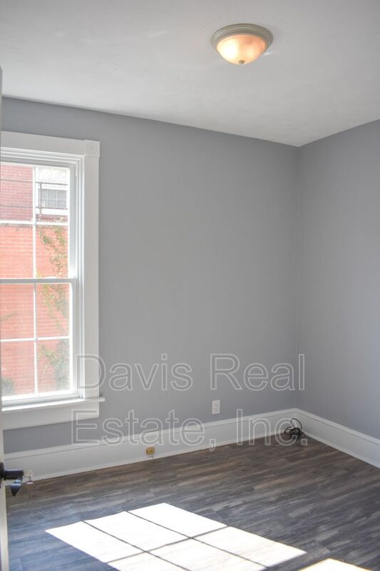 Building Photo - 175 N Fairview St