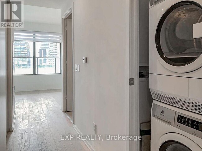 Building Photo - 12 Bonnycastle St