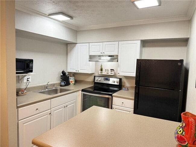 Building Photo - 3085 Colonial Way
