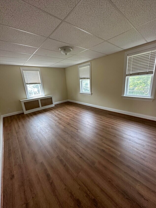 bedroom - 472 E King Rd