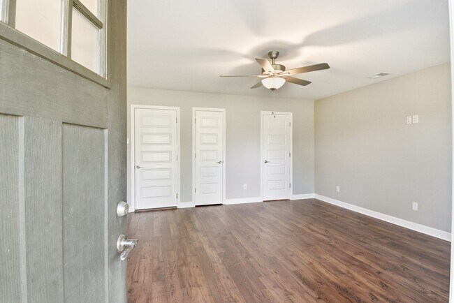 Foto del edificio - 632 Parkvue Pl Dr