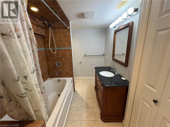 Photo du bâtiment - 126 Park St N