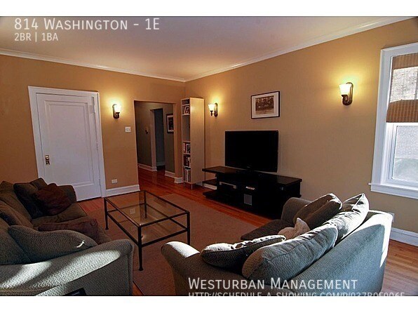 Building Photo - Central Oak Park Condo