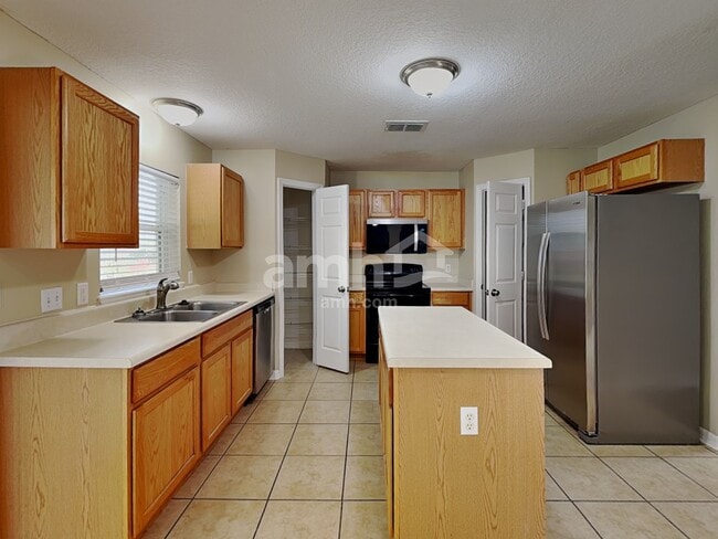 Building Photo - 1605 Pickard Cir