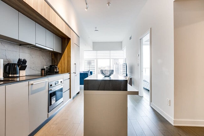 Building Photo - 1130 Rue Saint-Antoine O