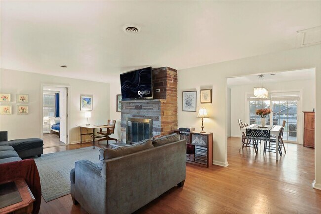 Foto del edificio - 13715 Dixie Dr