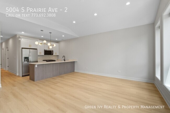 Building Photo - 5004 S Prairie Ave