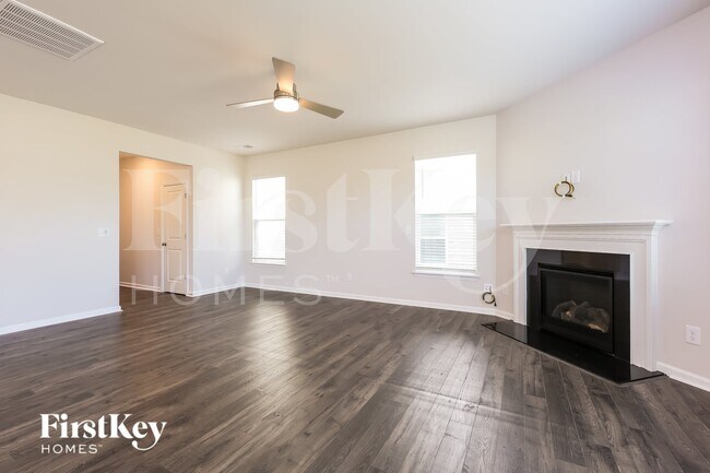 Foto del edificio - 614 Goldburn Wy