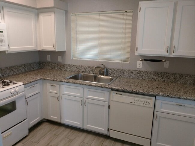 Foto del edificio - Henderson 4 Bedroom