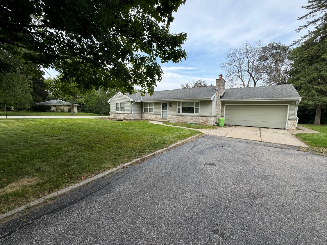 Primary Photo - 3840 Pilgrim Rd