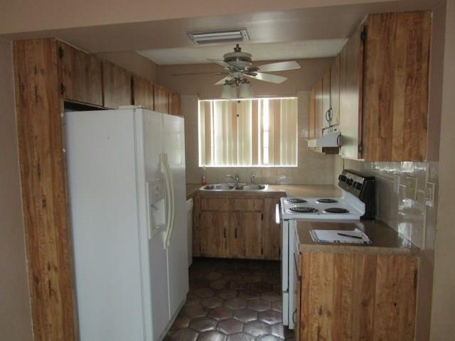 Building Photo - 3818 SW 52nd Ave