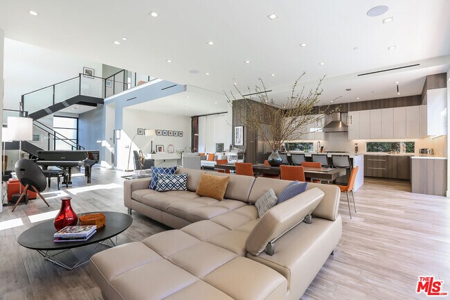 Foto del edificio - 912 N Crescent Heights Blvd