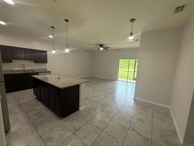 Building Photo - 24482 Zephyr Ct