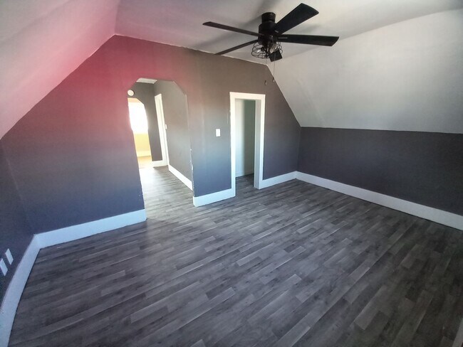 Foto del edificio - $650 - 1 Bedroom 1 Bath Apartment - Heart of the City