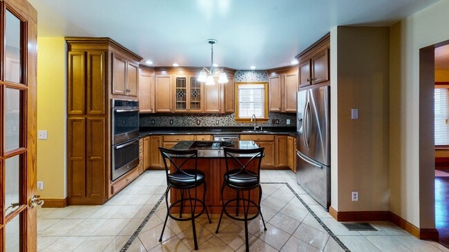 Building Photo - Beautiful Spacious Single-Family Home in Beaver Hills | 8-bed 3.5-bath